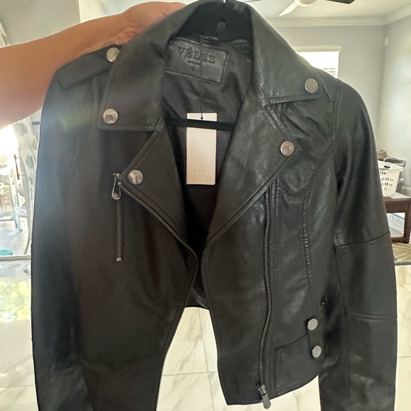 Reduced size,better for someone that uses size S-M - Picture 2 of 2